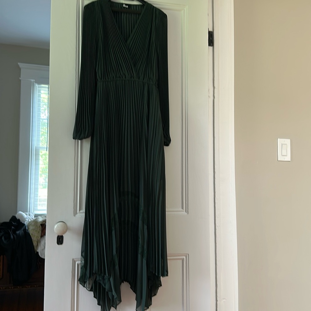 Dress,, emerald green, size 1, American small , bought Paris 295 Euro .